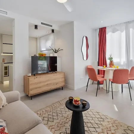Beachside 1br - Pool & Walk To Town