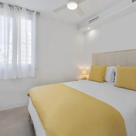Beachside 1br - Pool & Walk To Town *