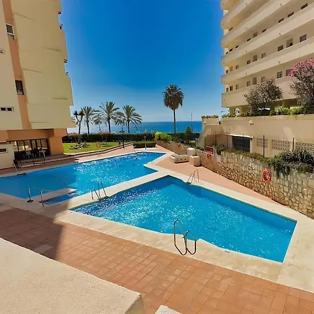 Beachside 1br - Pool & Walk To Town *