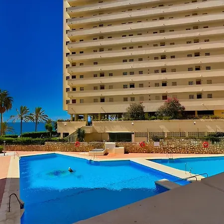 Beachside 1br - Pool & Walk To Town